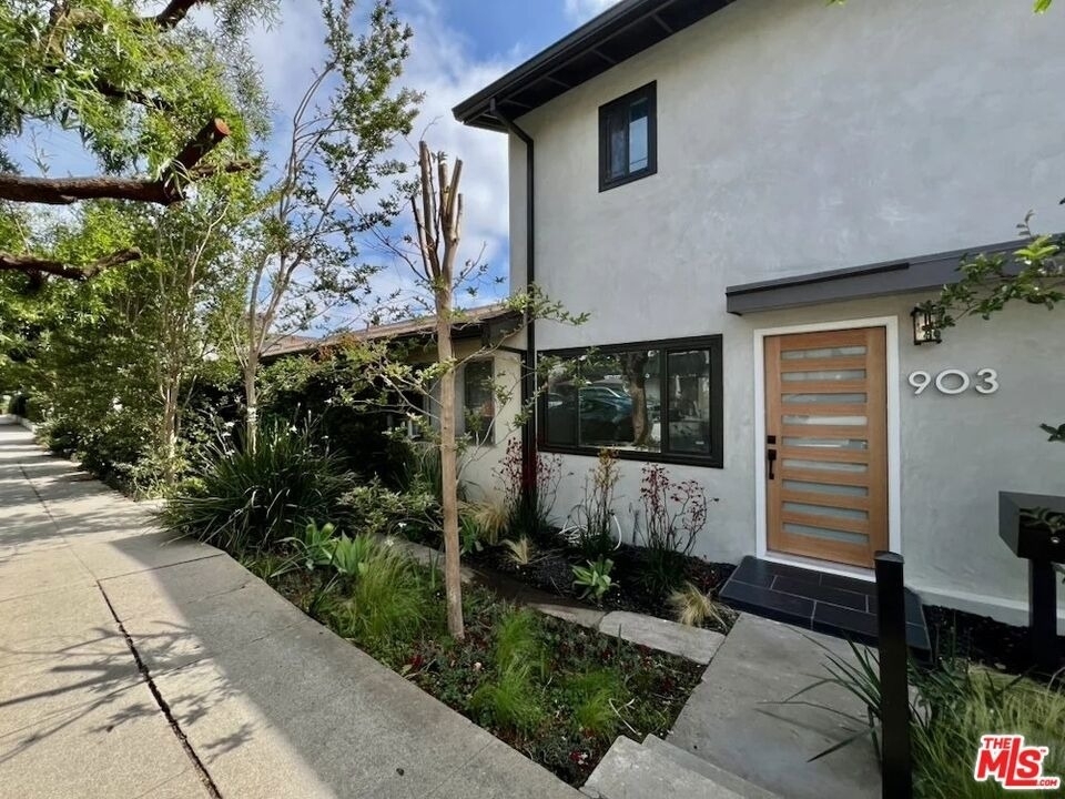 903 S Barrington Avenue - Photo 2