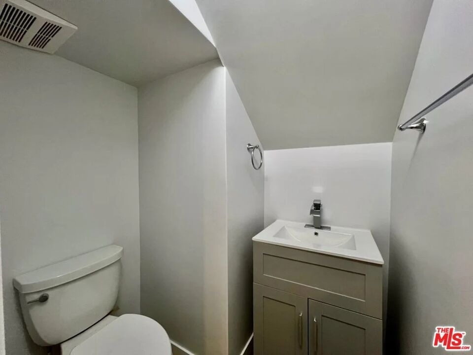 903 S Barrington Avenue - Photo 16