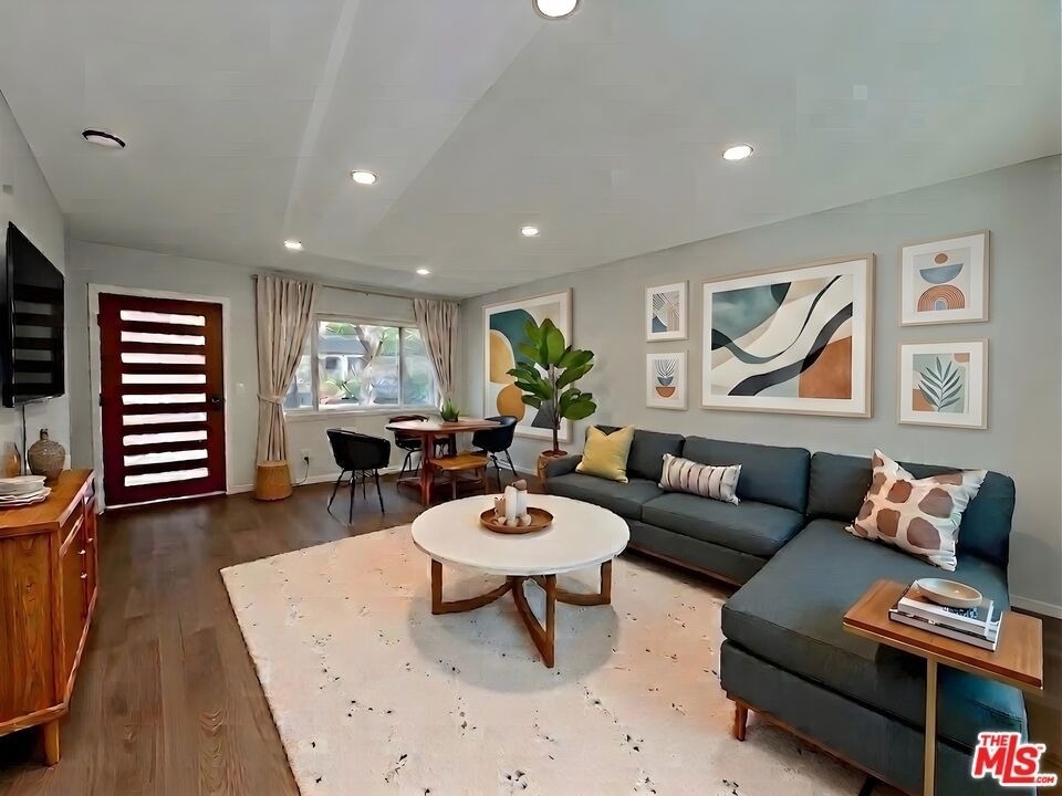 903 S Barrington Avenue - Photo 0