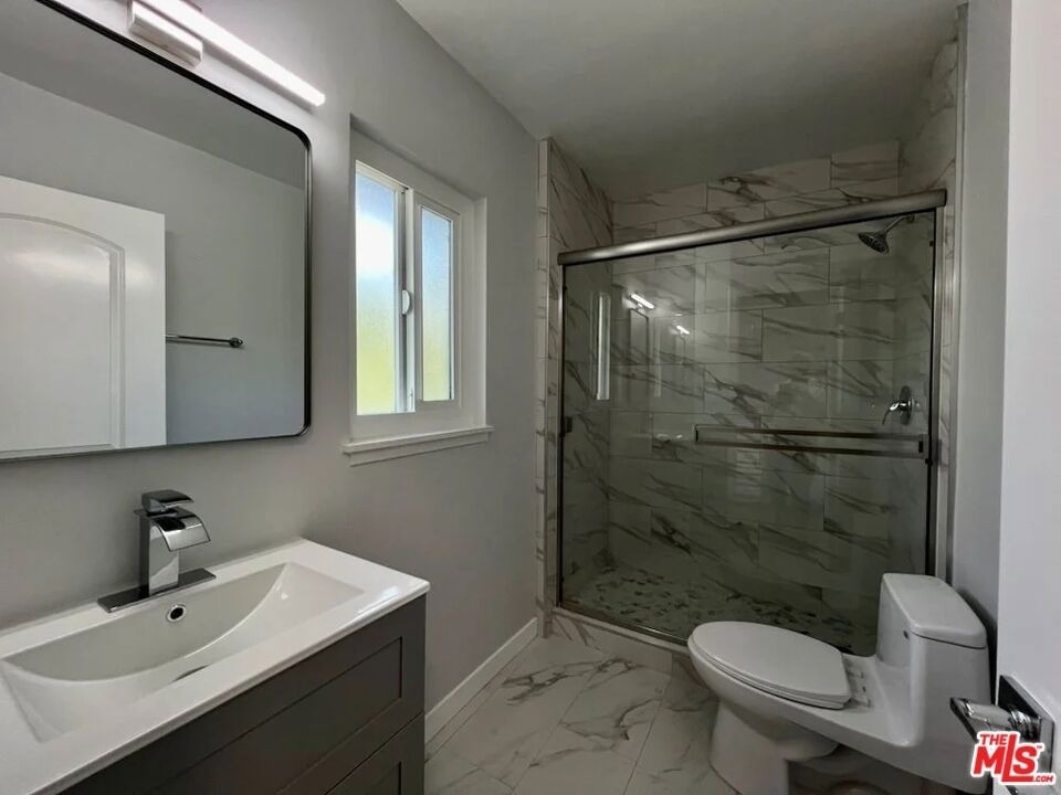 903 S Barrington Avenue - Photo 19