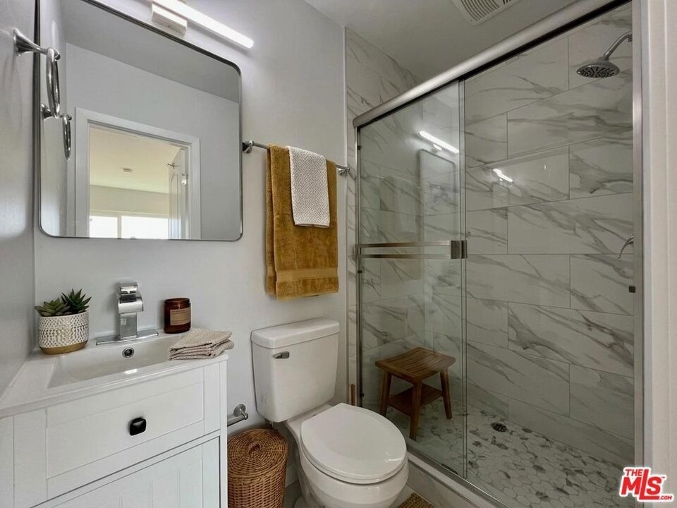 903 S Barrington Avenue - Photo 6