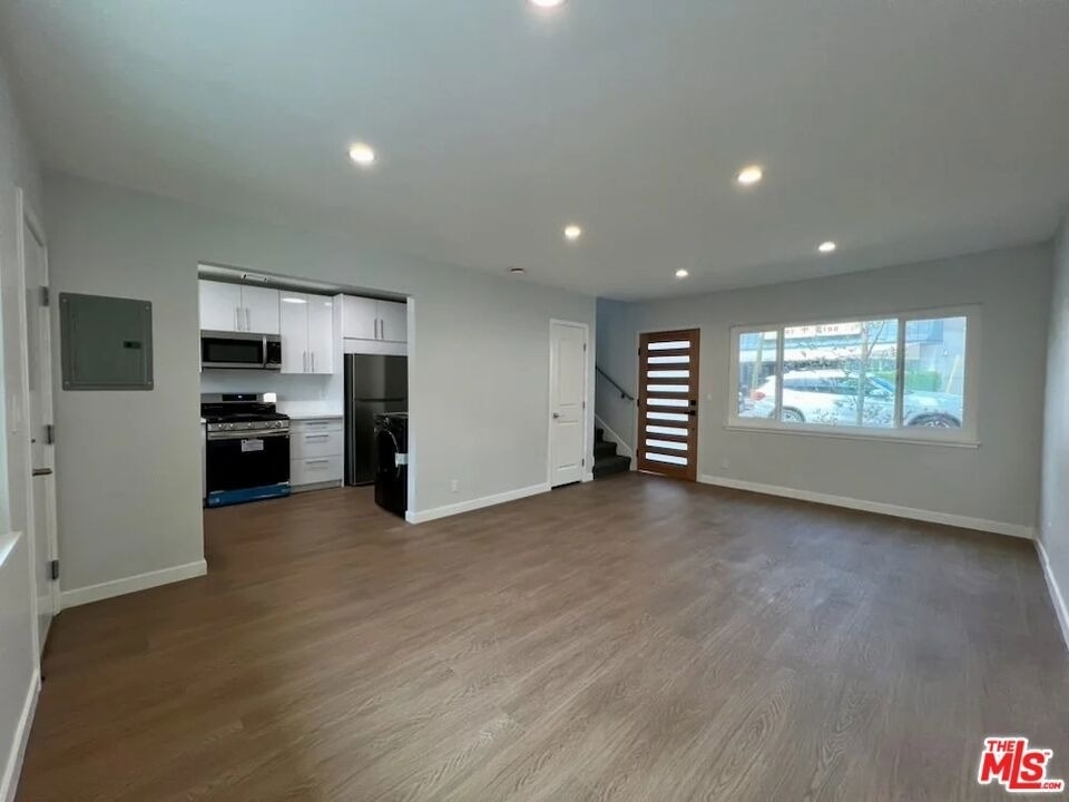 903 S Barrington Avenue - Photo 11