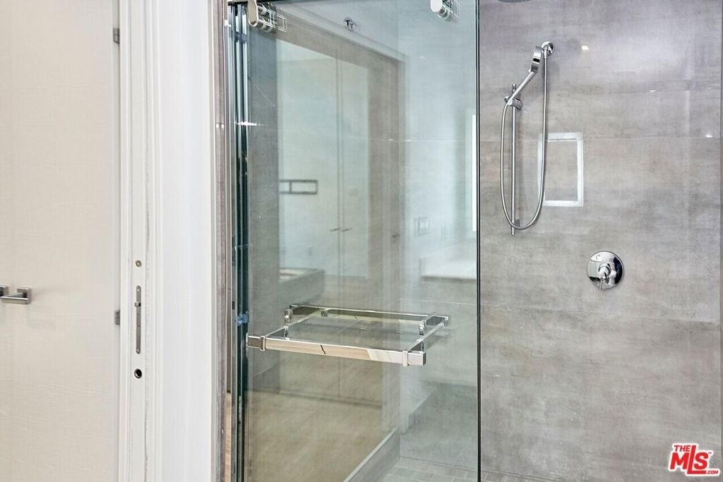 105 S Fairfax Avenue - Photo 4