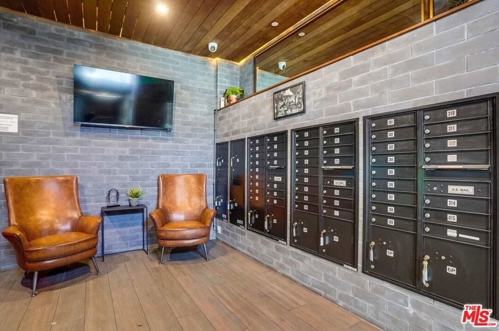 105 S Fairfax Avenue - Photo 19