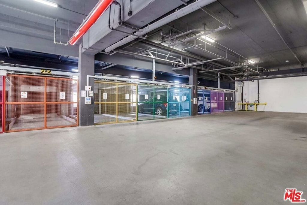 105 S Fairfax Avenue - Photo 14