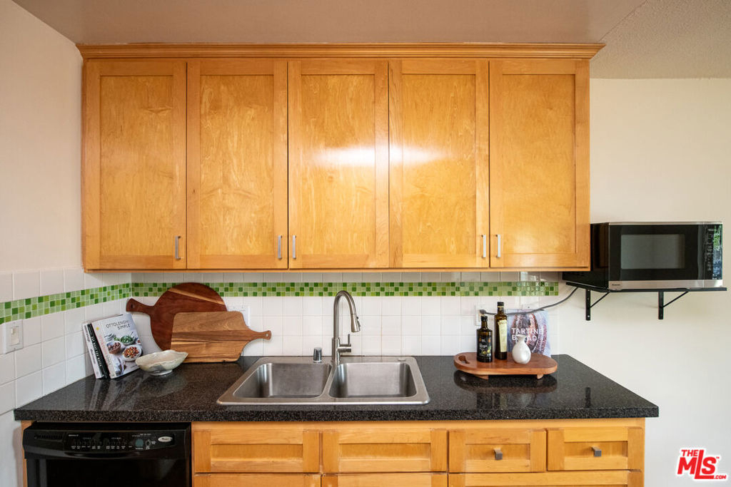 608 Idaho Avenue - Photo 10
