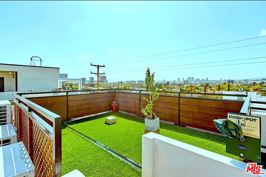 105 S Fairfax Avenue - Photo 12