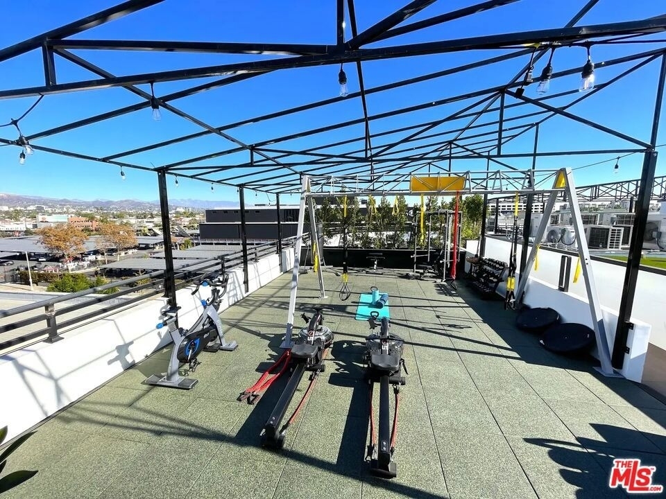 105 S Fairfax Avenue - Photo 16