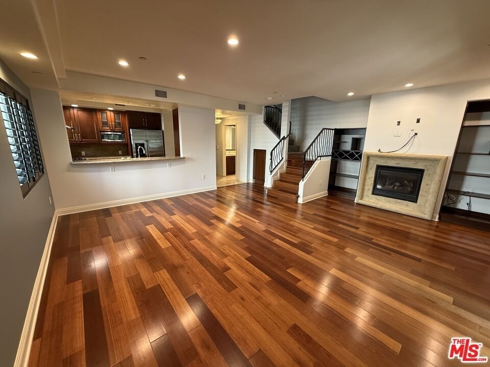 5401 Morella Avenue - Photo 0