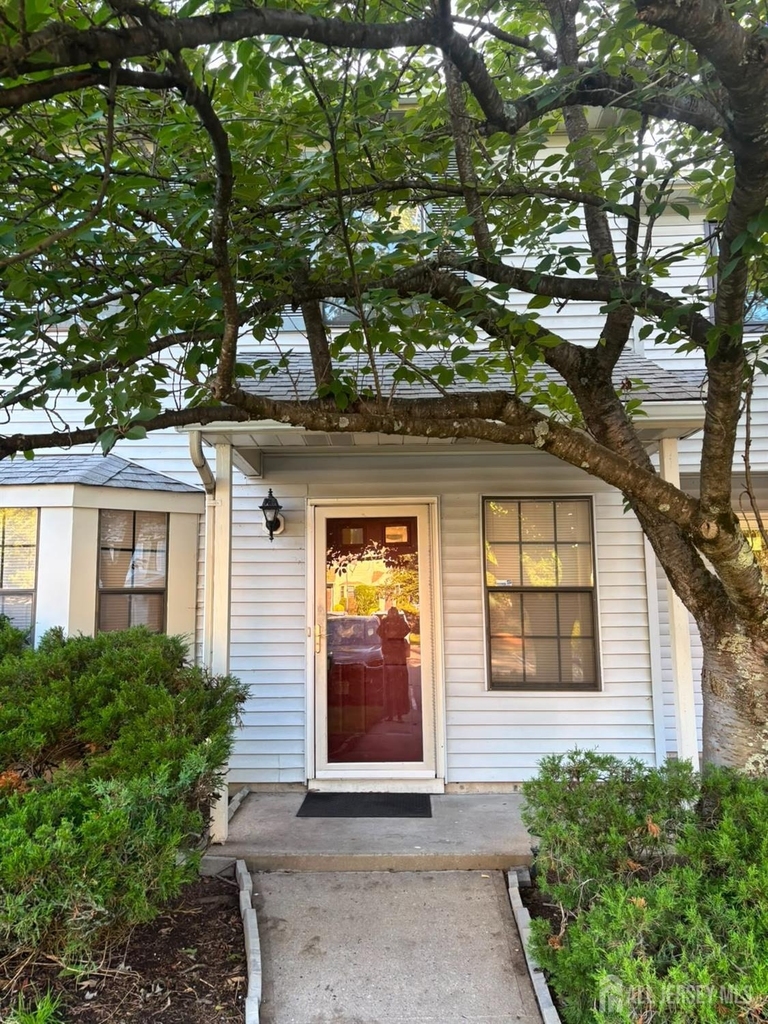 404 Maplecrest Road - Photo 0