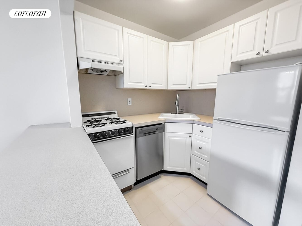 330 E 77th Street - Photo 2