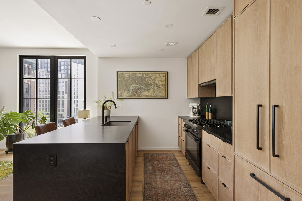 532 Clinton Avenue - Photo 4