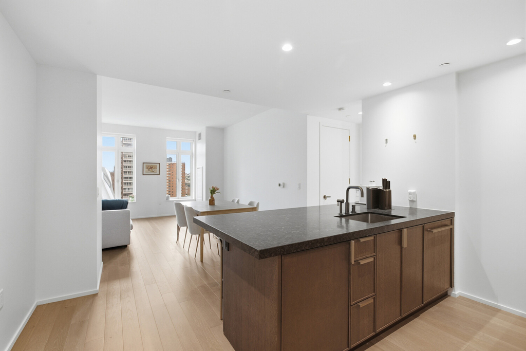 543 W 122nd Street - Photo 1