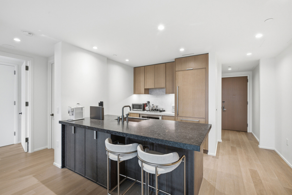 543 W 122nd Street - Photo 2