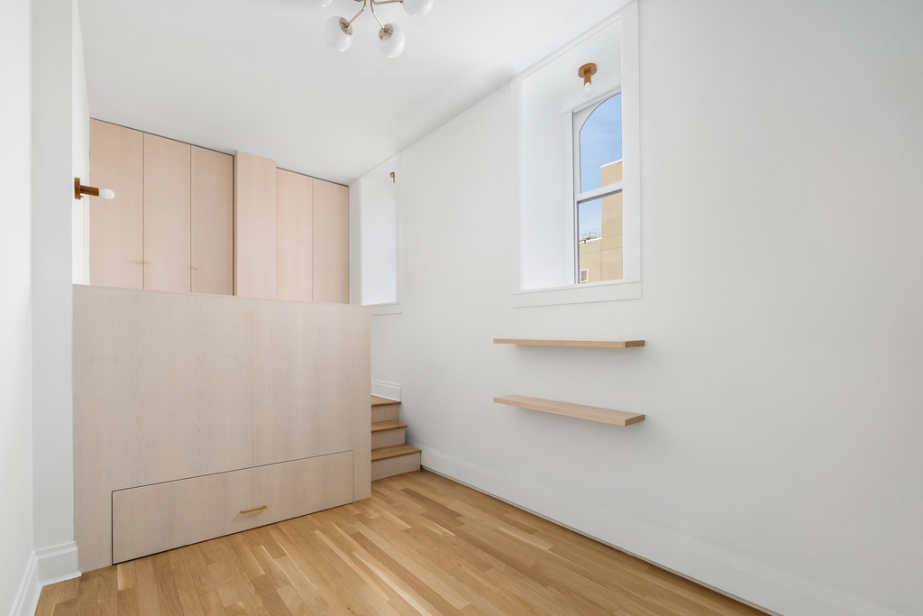 2 Bleecker Street - Photo 10