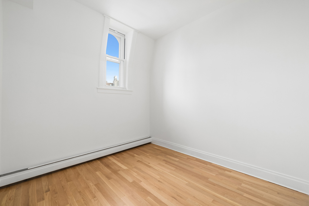 2 Bleecker Street - Photo 7