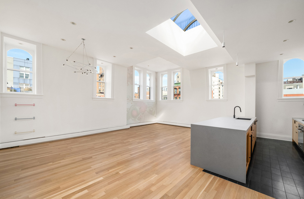 2 Bleecker Street - Photo 1
