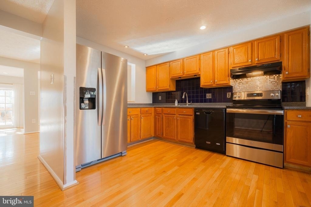 2911 Montauk Court - Photo 5