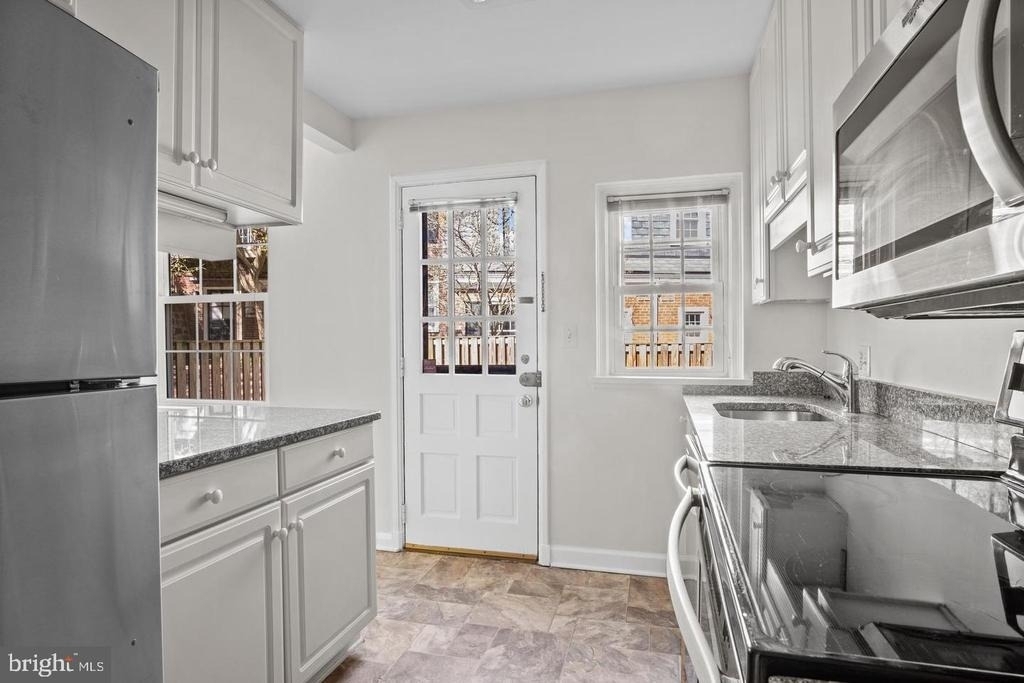 3305 S Wakefield Street - Photo 8