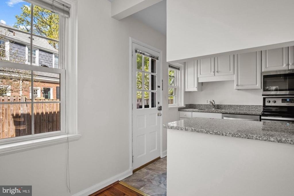 3305 S Wakefield Street - Photo 9