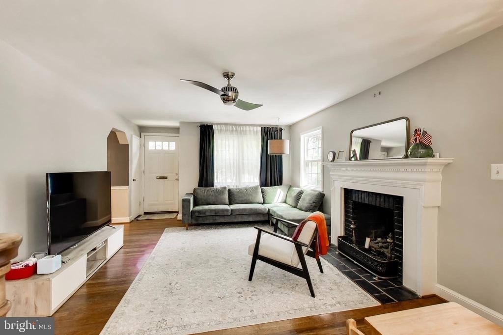 6100 27th Street N - Photo 2