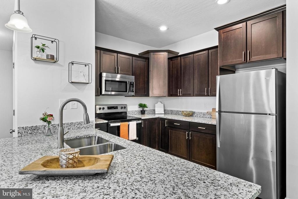 1004 Admiral Lane - Photo 5