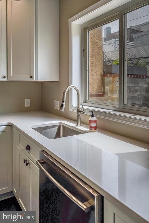 1523 S Clarion Street - Photo 4