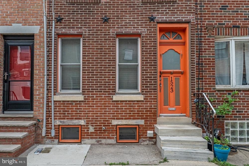 1523 S Clarion Street - Photo 0