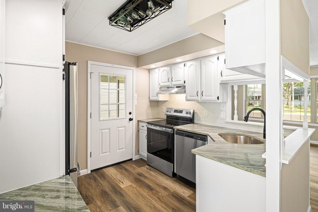 224 Suffolk Road - Photo 3