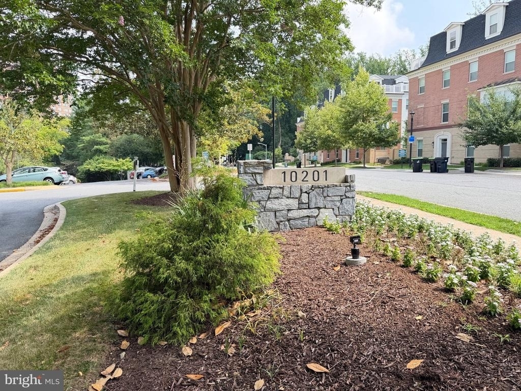 10201 Grosvenor Place - Photo 22