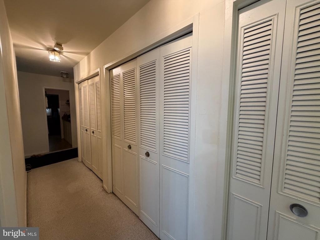 10201 Grosvenor Place - Photo 16