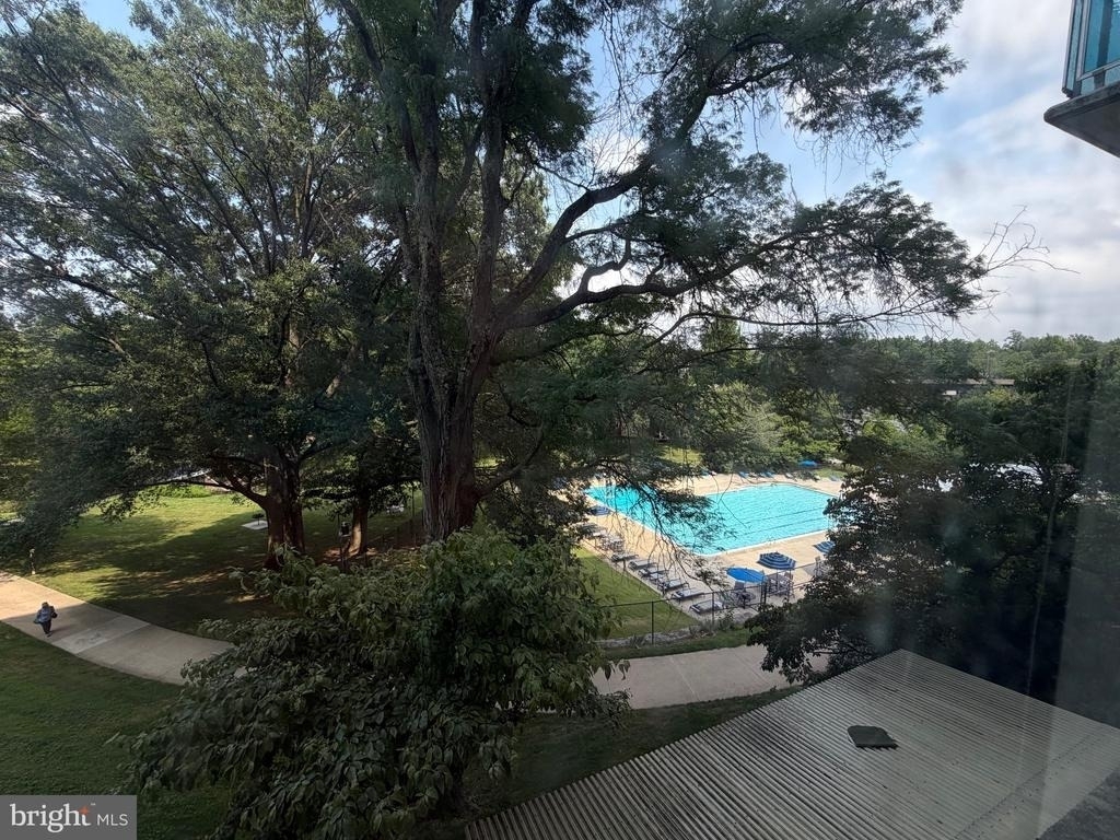 10201 Grosvenor Place - Photo 30