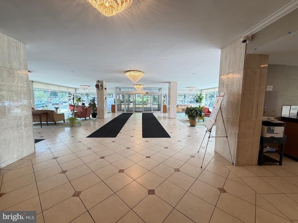 10201 Grosvenor Place - Photo 26