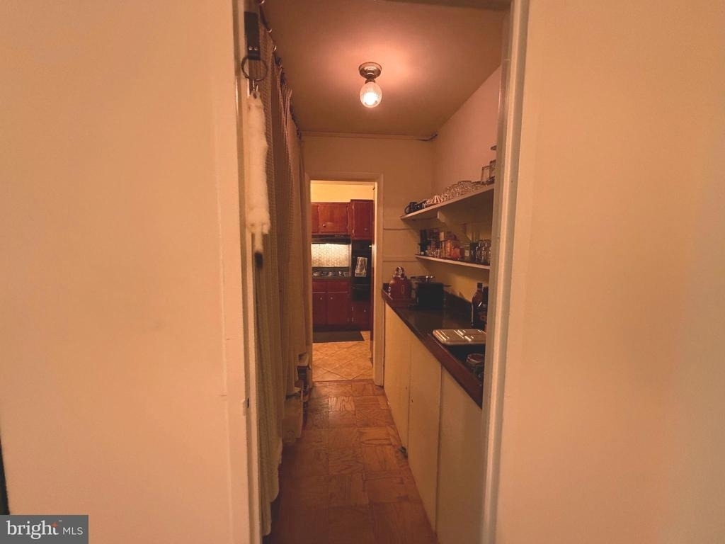 10201 Grosvenor Place - Photo 5