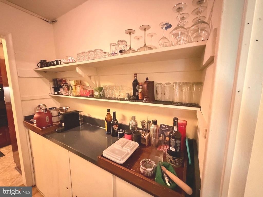 10201 Grosvenor Place - Photo 10