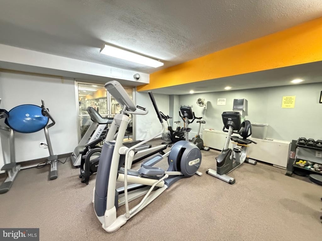 10201 Grosvenor Place - Photo 27
