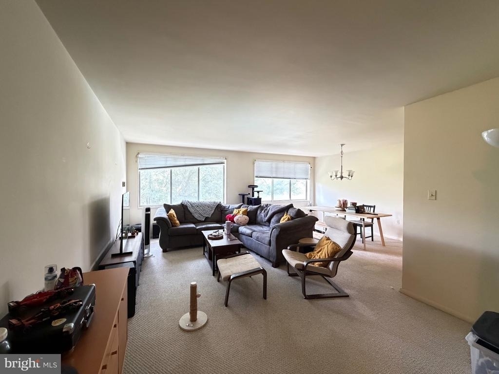 10201 Grosvenor Place - Photo 6
