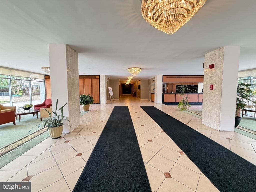 10201 Grosvenor Place - Photo 24