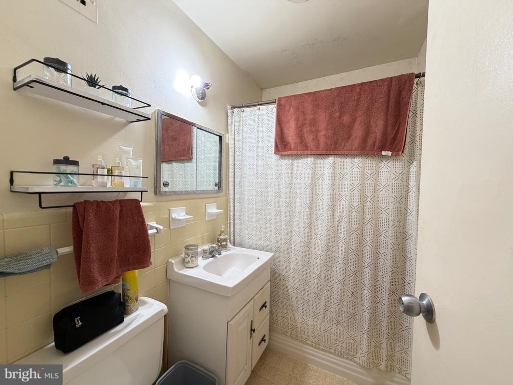 10201 Grosvenor Place - Photo 18
