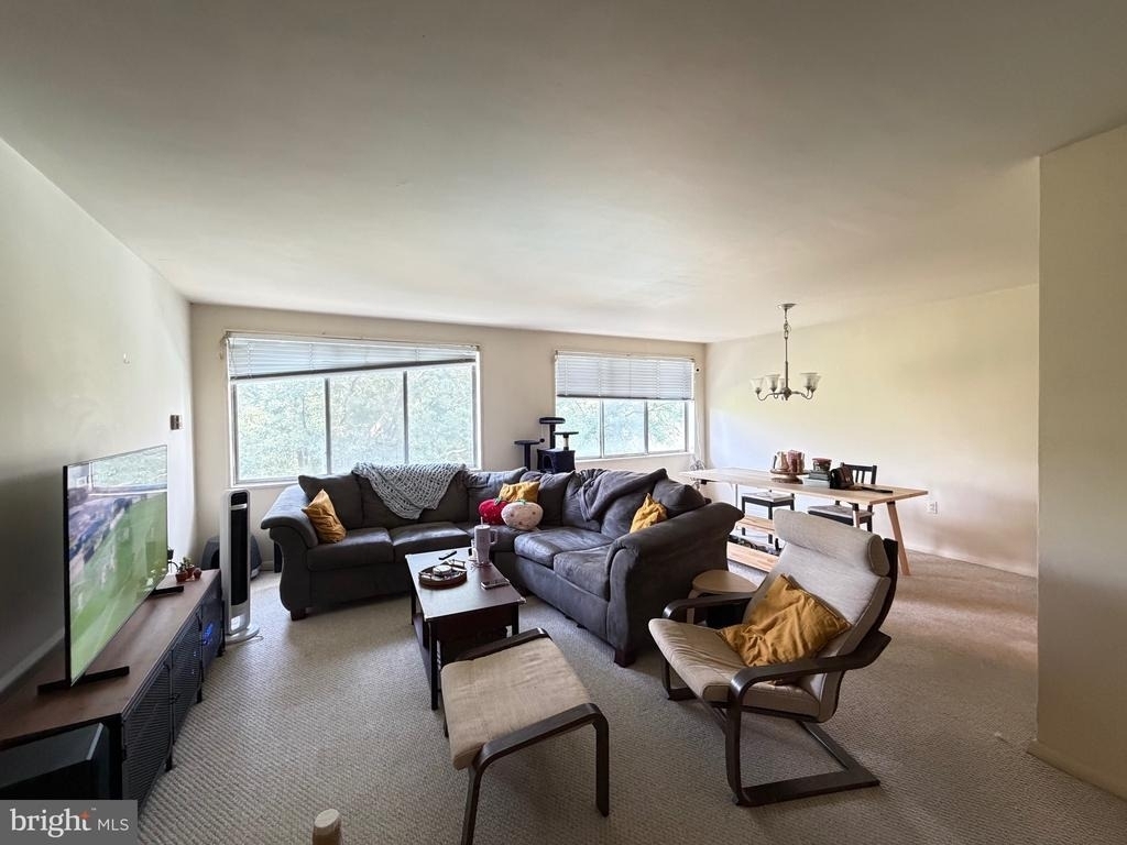 10201 Grosvenor Place - Photo 7