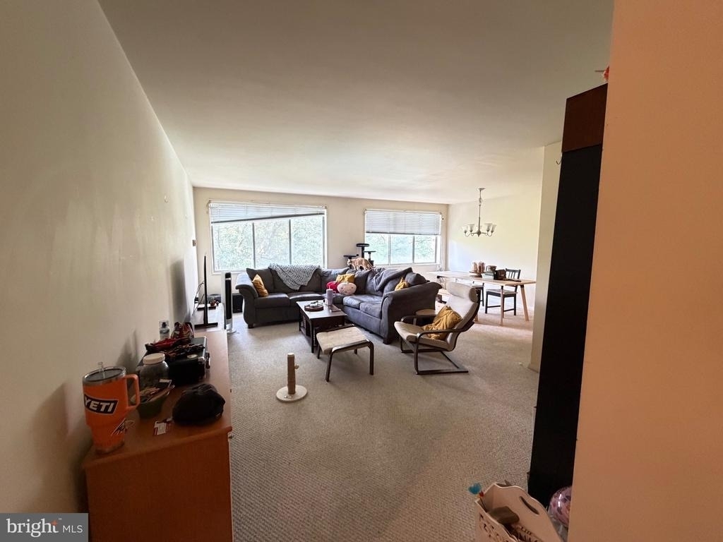 10201 Grosvenor Place - Photo 8