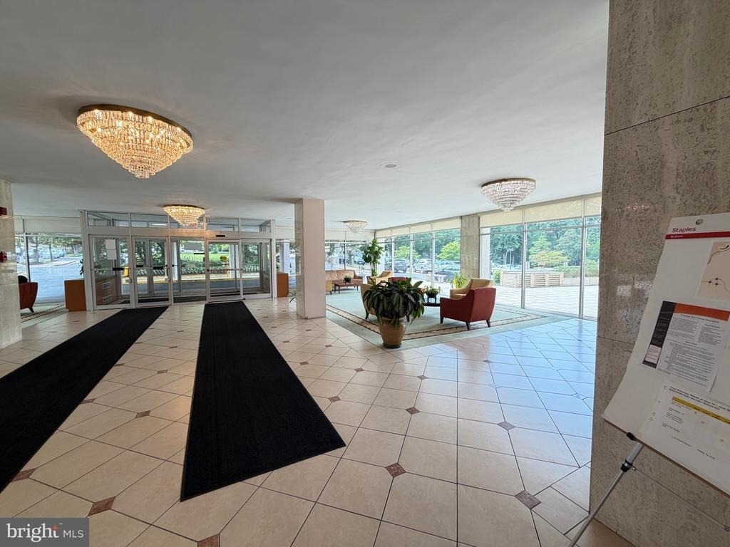 10201 Grosvenor Place - Photo 25
