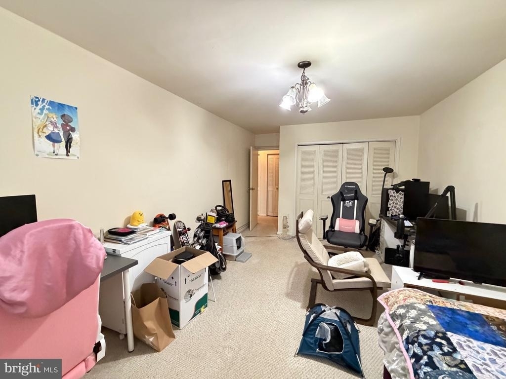 10201 Grosvenor Place - Photo 11