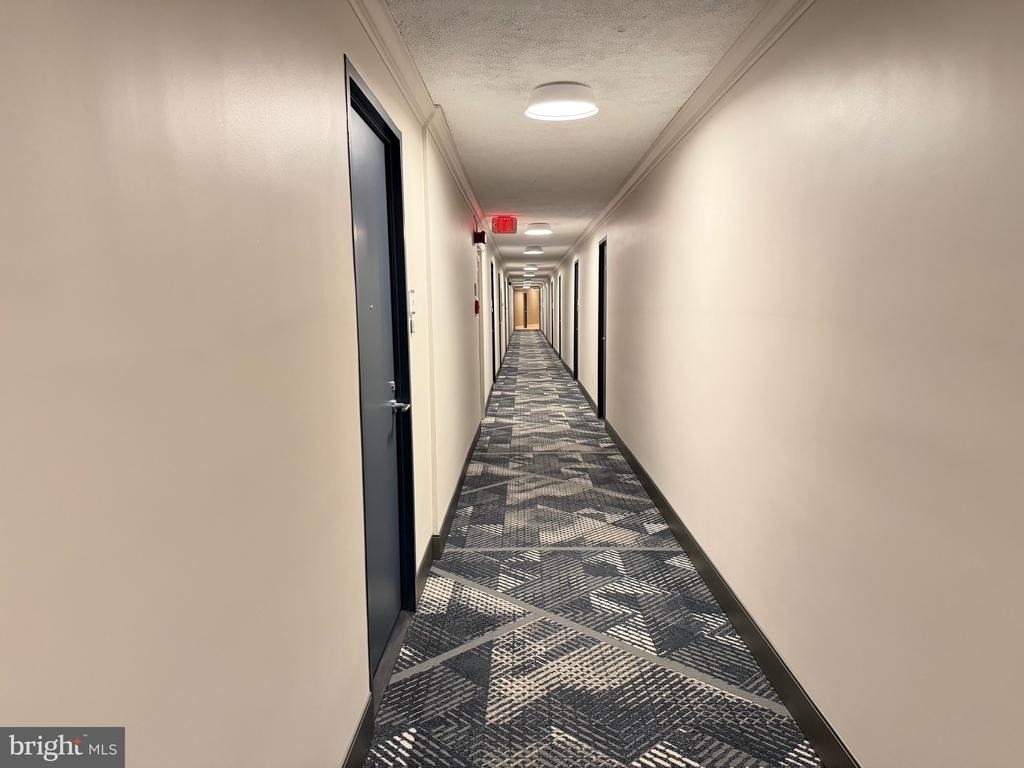10201 Grosvenor Place - Photo 29