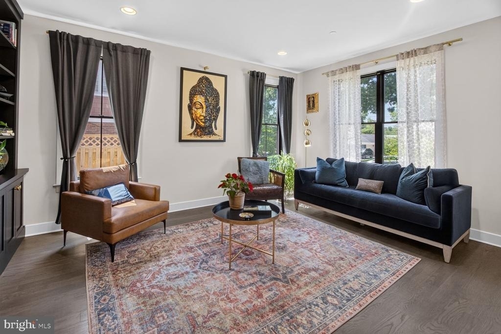 6106 Swansea Street - Photo 2