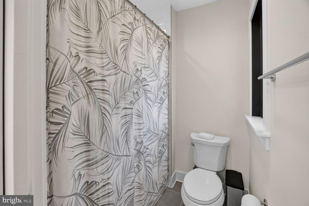 6106 Swansea Street - Photo 38