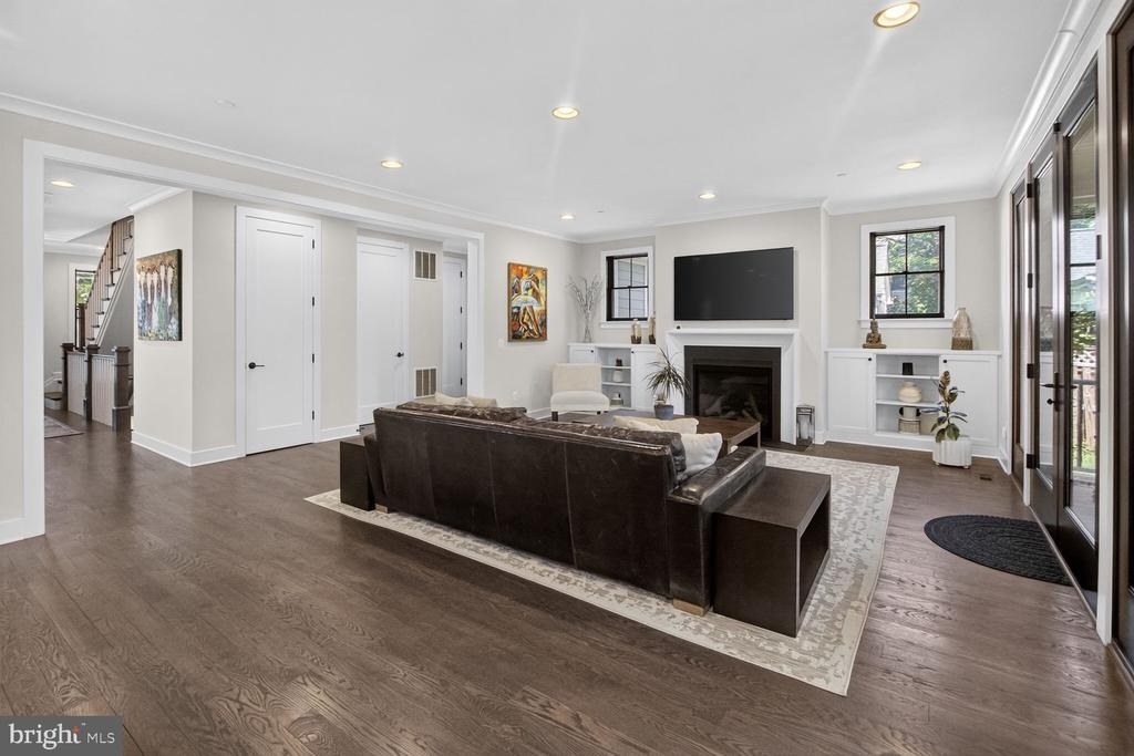 6106 Swansea Street - Photo 11