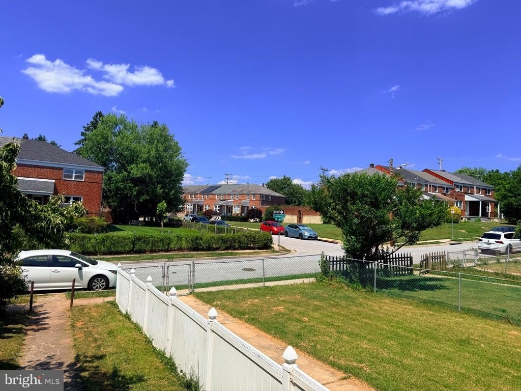 237 Linden Avenue - Photo 2