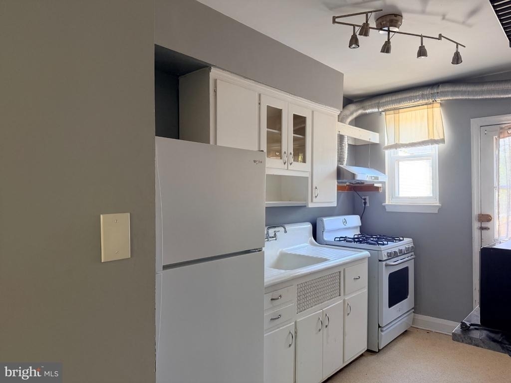 237 Linden Avenue - Photo 6