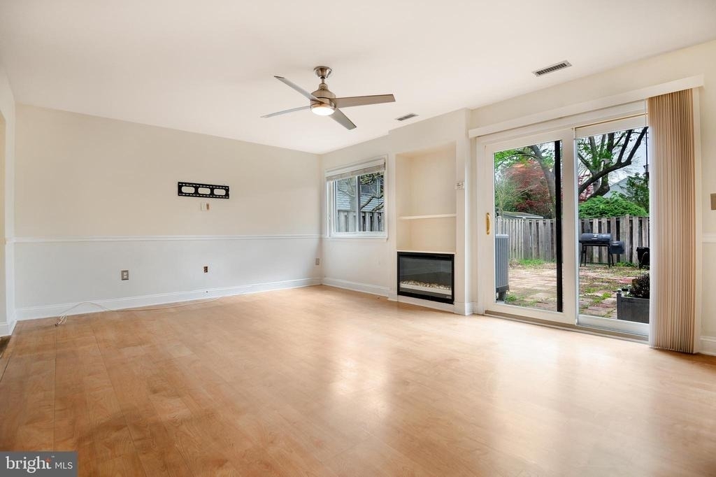 1055 Cedar Ridge Court - Photo 4